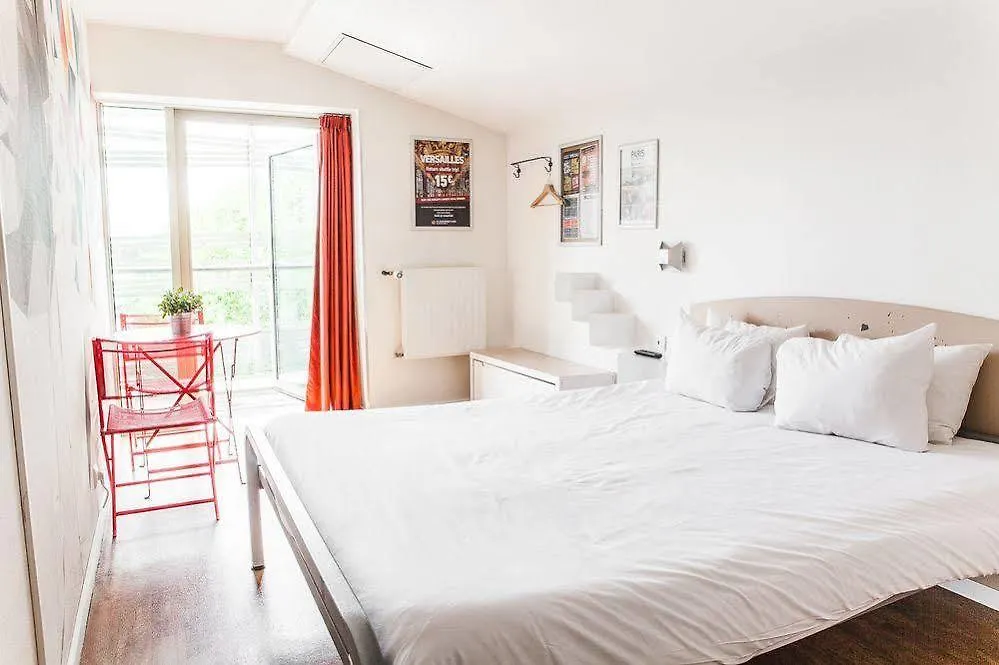 Hostal St Christopher's - Canal París